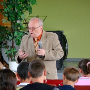 Prof. Damian Tomczyk